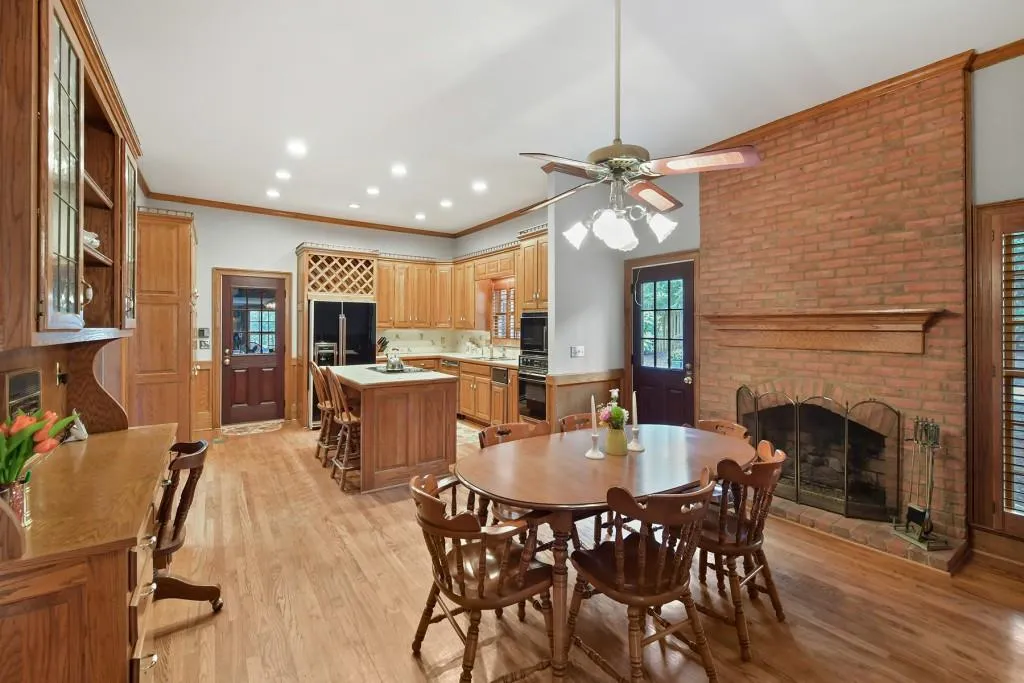 8520 Valemont Drive, Sandy Springs, Georgia 30350, 6 Bedrooms Bedrooms, ,5 BathroomsBathrooms,Residential,Sold,8520 Valemont Drive,6694882