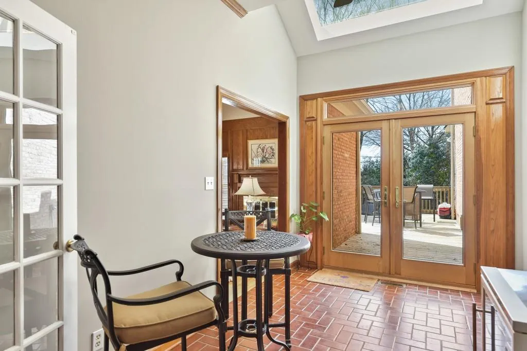 8520 Valemont Drive, Sandy Springs, Georgia 30350, 6 Bedrooms Bedrooms, ,5 BathroomsBathrooms,Residential,Sold,8520 Valemont Drive,6694882