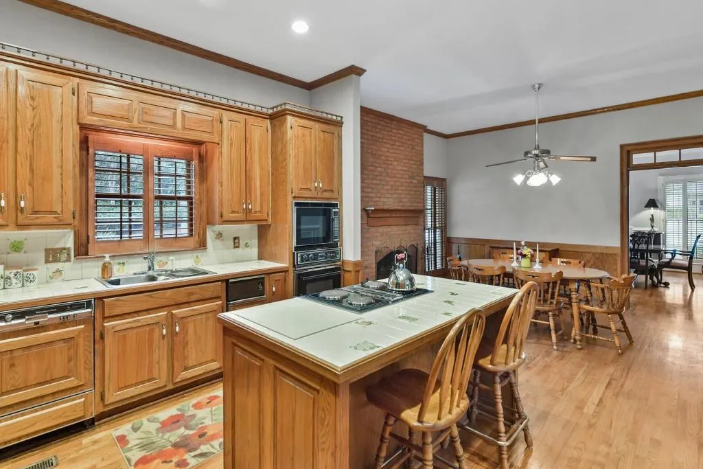 8520 Valemont Drive, Sandy Springs, Georgia 30350, 6 Bedrooms Bedrooms, ,5 BathroomsBathrooms,Residential,Sold,8520 Valemont Drive,6694882