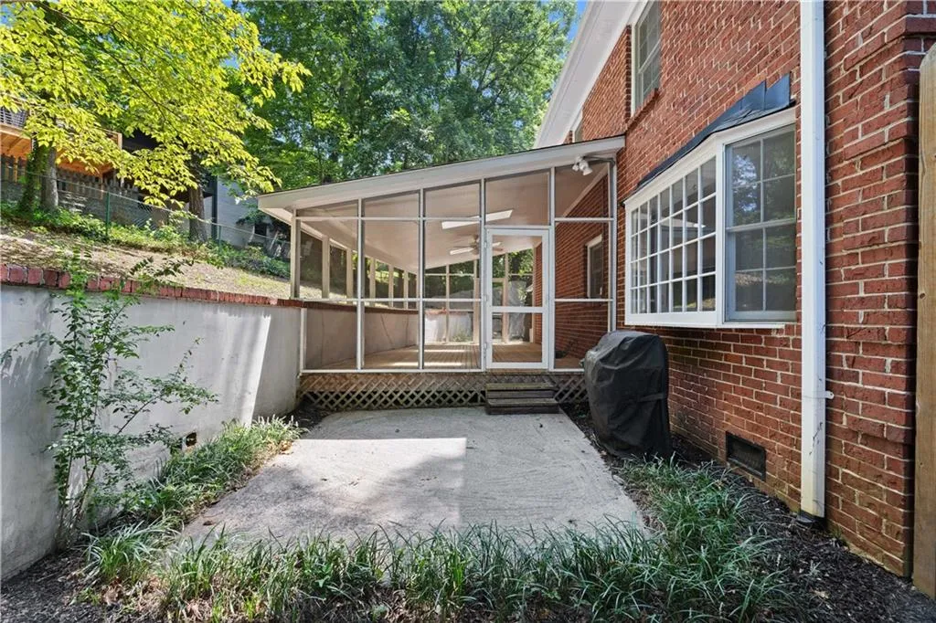 380 Castleridge Drive, Atlanta, Georgia 30342, 4 Bedrooms Bedrooms, ,3 BathroomsBathrooms,Residential,Sold,380 Castleridge Drive,7470541 380 Castleridge Drive, Atlanta, Georgia 30342, 4 Bedrooms Bedrooms, ,3 BathroomsBathrooms,Residential,Sold,380 Castleridge Drive,7470541