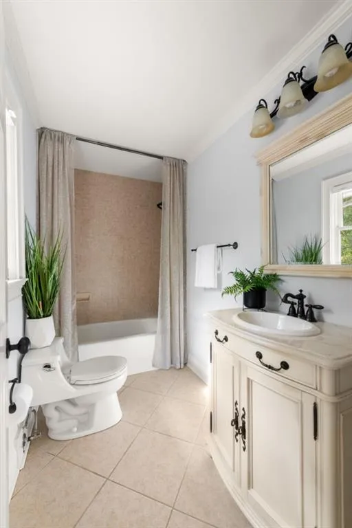 320 Long Glen Drive, Atlanta, Georgia 30327, 5 Bedrooms Bedrooms, ,5 BathroomsBathrooms,Residential,For Sale,320 Long Glen Drive,7680414