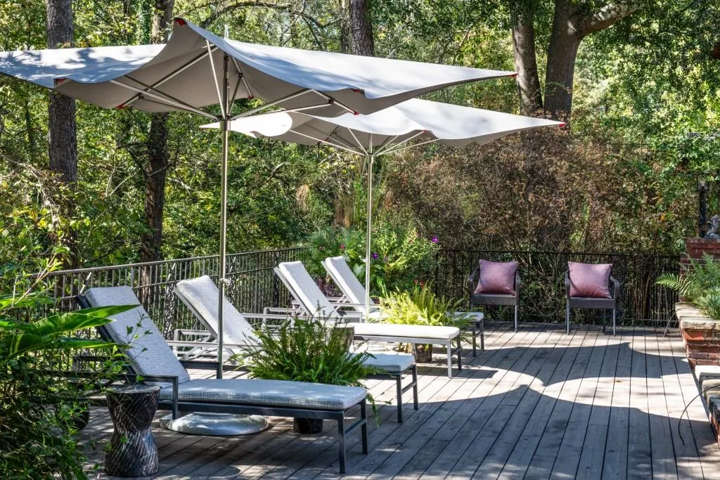 320 Long Glen Drive, Atlanta, Georgia 30327, 5 Bedrooms Bedrooms, ,5 BathroomsBathrooms,Residential,For Sale,320 Long Glen Drive,7680414