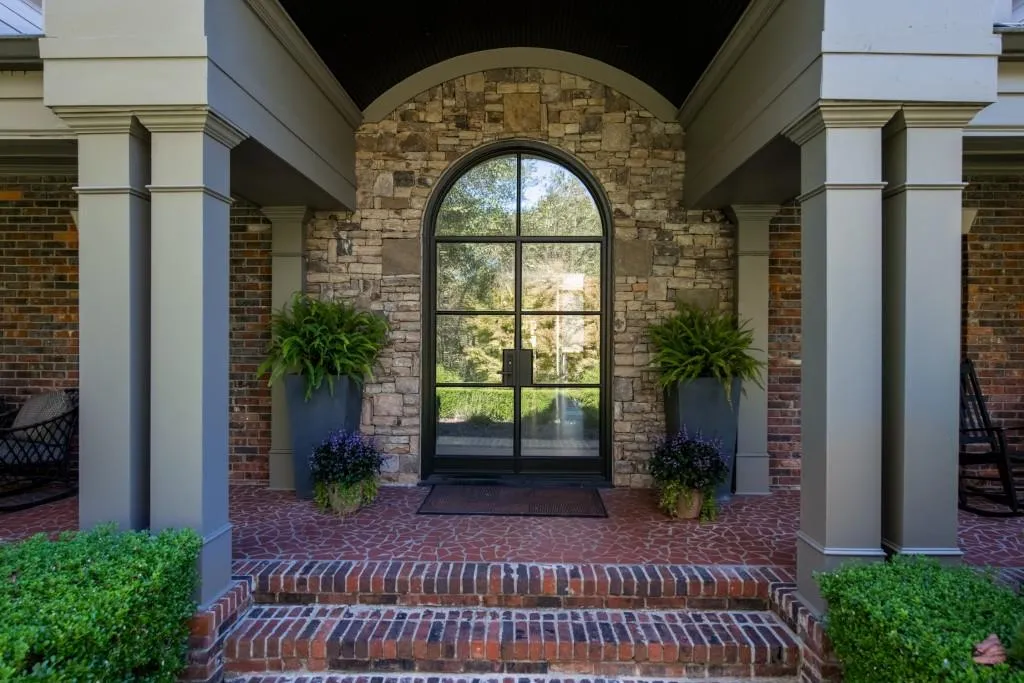 320 Long Glen Drive, Atlanta, Georgia 30327, 5 Bedrooms Bedrooms, ,5 BathroomsBathrooms,Residential,For Sale,320 Long Glen Drive,7680414