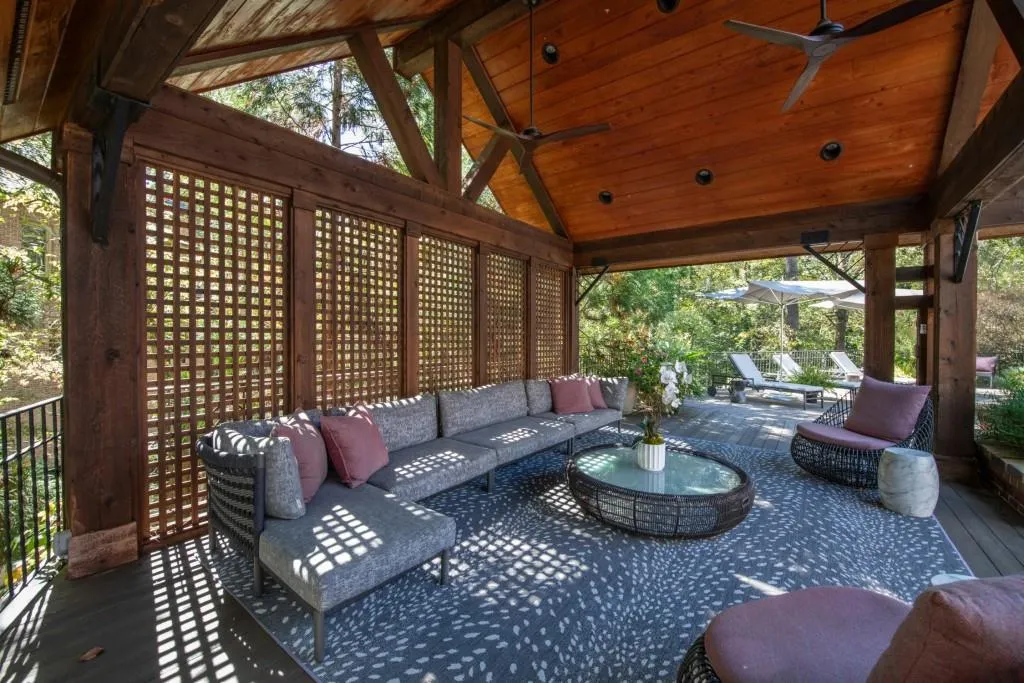 320 Long Glen Drive, Atlanta, Georgia 30327, 5 Bedrooms Bedrooms, ,5 BathroomsBathrooms,Residential,For Sale,320 Long Glen Drive,7680414