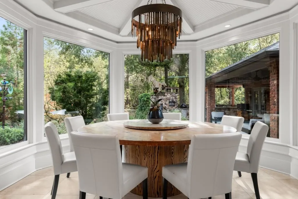 320 Long Glen Drive, Atlanta, Georgia 30327, 5 Bedrooms Bedrooms, ,5 BathroomsBathrooms,Residential,For Sale,320 Long Glen Drive,7680414