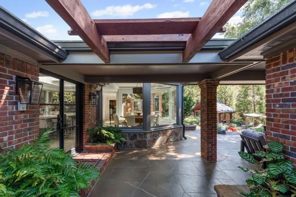 320 Long Glen Drive, Atlanta, Georgia 30327, 5 Bedrooms Bedrooms, ,5 BathroomsBathrooms,Residential,For Sale,320 Long Glen Drive,7680414