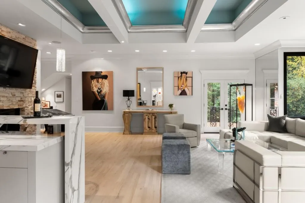 320 Long Glen Drive, Atlanta, Georgia 30327, 5 Bedrooms Bedrooms, ,5 BathroomsBathrooms,Residential,For Sale,320 Long Glen Drive,7680414