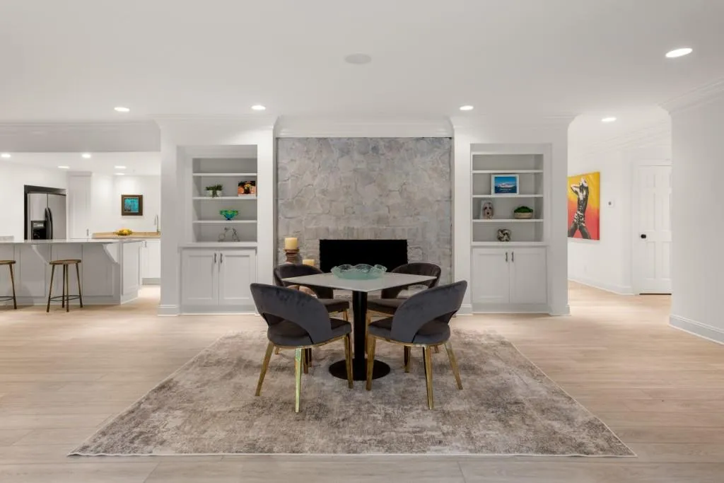 320 Long Glen Drive, Atlanta, Georgia 30327, 5 Bedrooms Bedrooms, ,5 BathroomsBathrooms,Residential,For Sale,320 Long Glen Drive,7680414