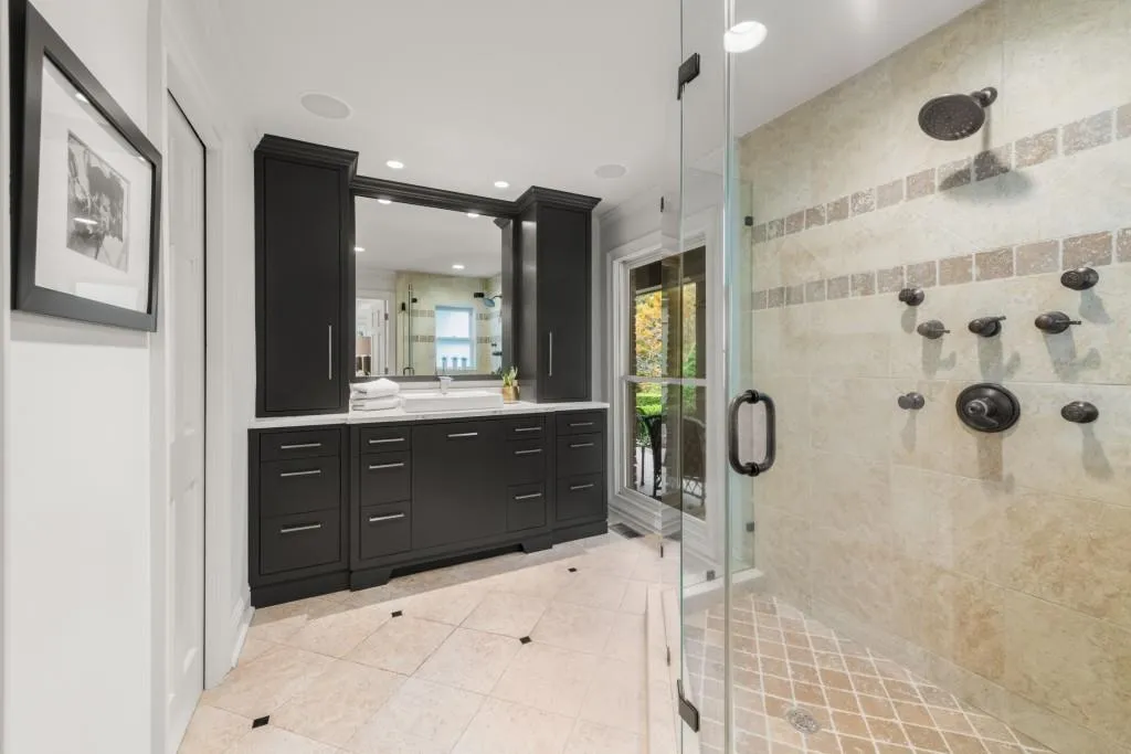 320 Long Glen Drive, Atlanta, Georgia 30327, 5 Bedrooms Bedrooms, ,5 BathroomsBathrooms,Residential,For Sale,320 Long Glen Drive,7680414