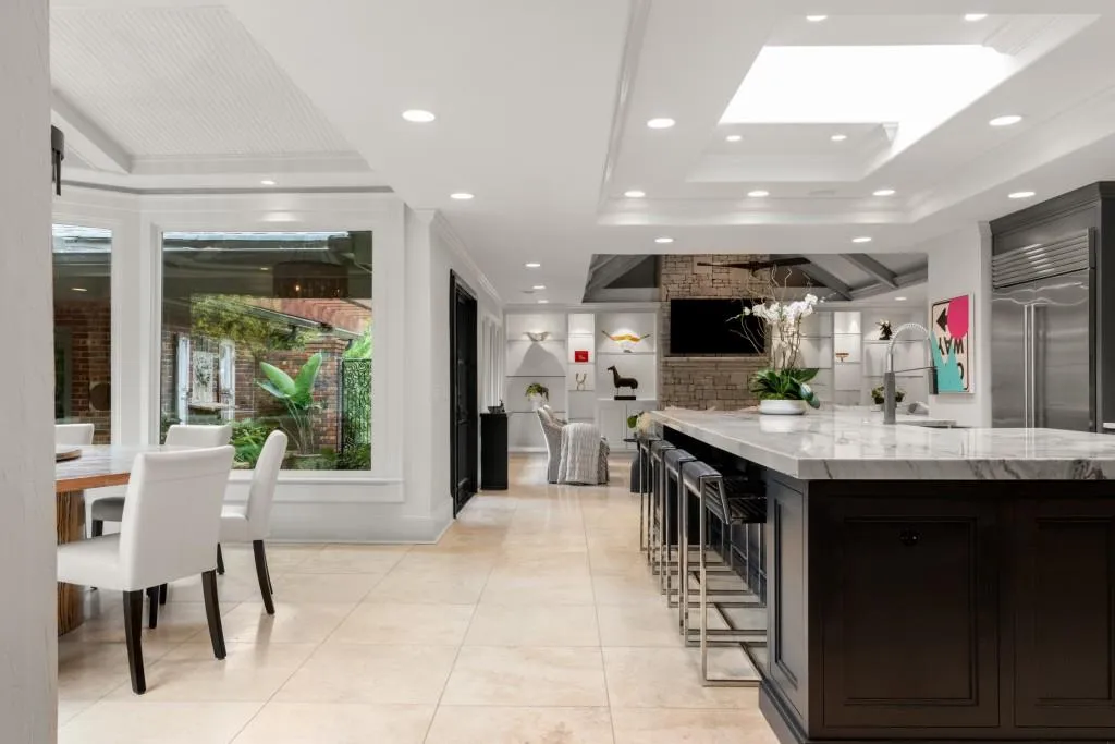 320 Long Glen Drive, Atlanta, Georgia 30327, 5 Bedrooms Bedrooms, ,5 BathroomsBathrooms,Residential,For Sale,320 Long Glen Drive,7680414