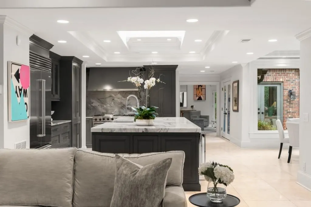 320 Long Glen Drive, Atlanta, Georgia 30327, 5 Bedrooms Bedrooms, ,5 BathroomsBathrooms,Residential,For Sale,320 Long Glen Drive,7680414