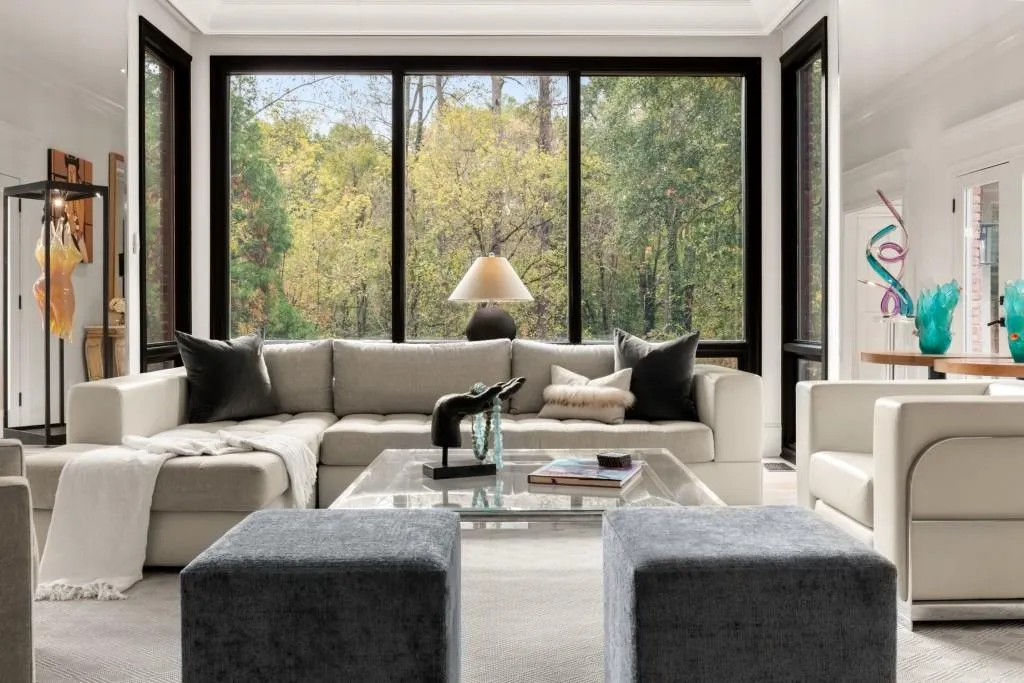 320 Long Glen Drive, Atlanta, Georgia 30327, 5 Bedrooms Bedrooms, ,5 BathroomsBathrooms,Residential,For Sale,320 Long Glen Drive,7680414