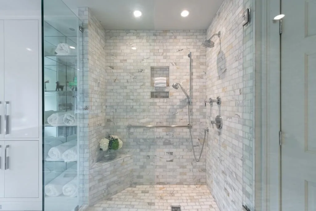 320 Long Glen Drive, Atlanta, Georgia 30327, 5 Bedrooms Bedrooms, ,5 BathroomsBathrooms,Residential,For Sale,320 Long Glen Drive,7680414