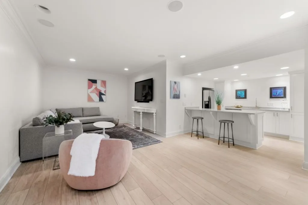 320 Long Glen Drive, Atlanta, Georgia 30327, 5 Bedrooms Bedrooms, ,5 BathroomsBathrooms,Residential,For Sale,320 Long Glen Drive,7680414