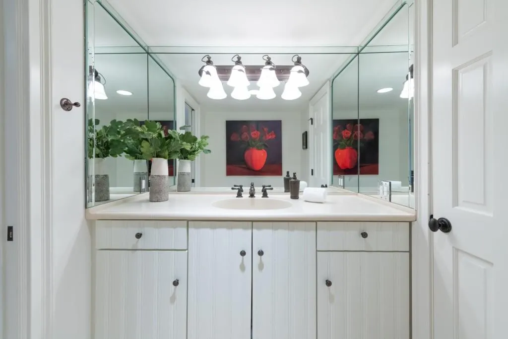 320 Long Glen Drive, Atlanta, Georgia 30327, 5 Bedrooms Bedrooms, ,5 BathroomsBathrooms,Residential,For Sale,320 Long Glen Drive,7680414