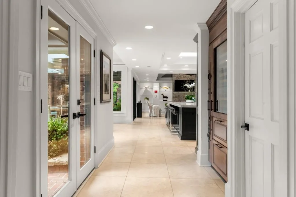 320 Long Glen Drive, Atlanta, Georgia 30327, 5 Bedrooms Bedrooms, ,5 BathroomsBathrooms,Residential,For Sale,320 Long Glen Drive,7680414