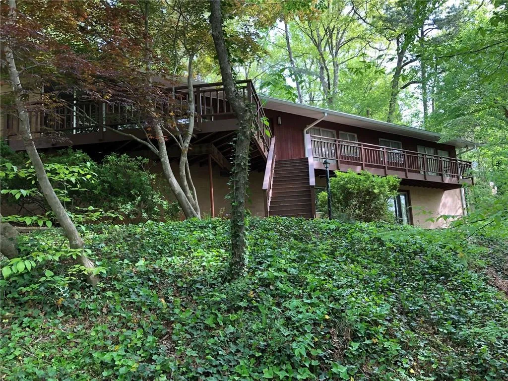 845 Crest Valley Drive, Sandy Springs, Georgia 30327, 4 Bedrooms Bedrooms, ,3 BathroomsBathrooms,Residential,Sold,845 Crest Valley Drive,6537588