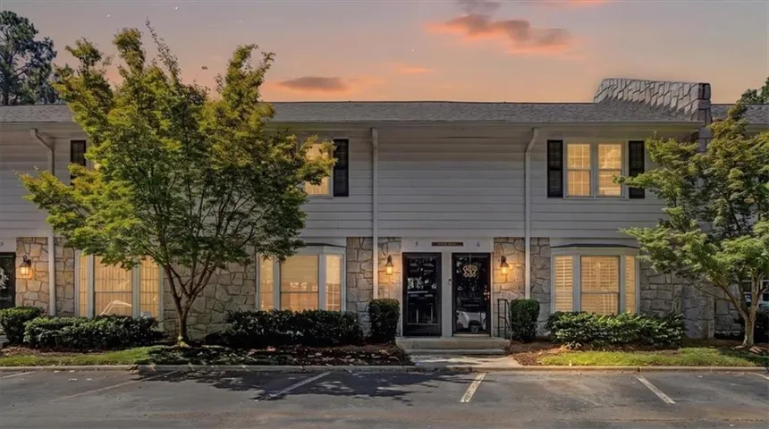 136 Peachtree Memorial Drive Nw Unit Ri 5, Atlanta, Georgia 30309