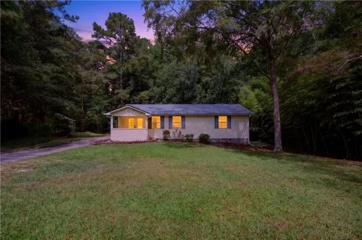 Ranch-style residence featuring a covered porch, exterior siding, and a gabled roof
