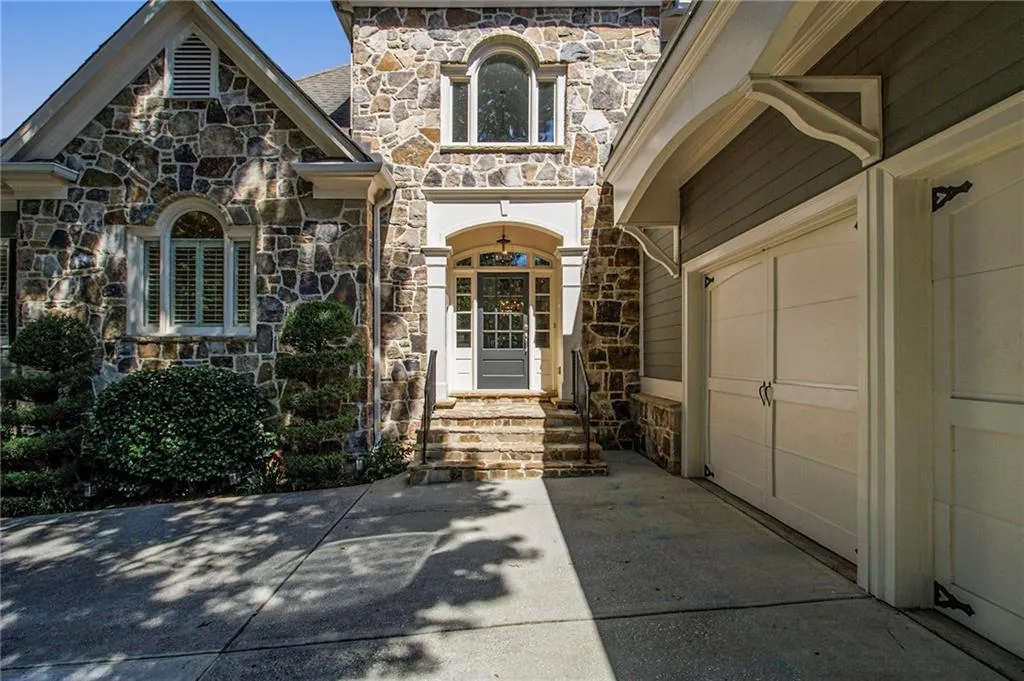 185 Windsor Cove, Atlanta, Georgia 30328, 4 Bedrooms Bedrooms, ,4 BathroomsBathrooms,Residential,For Sale,185 Windsor Cove,7648351
