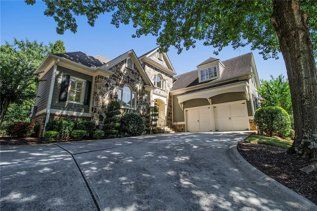 185 Windsor Cove, Atlanta, Georgia 30328, 4 Bedrooms Bedrooms, ,4 BathroomsBathrooms,Residential,For Sale,185 Windsor Cove,7648351