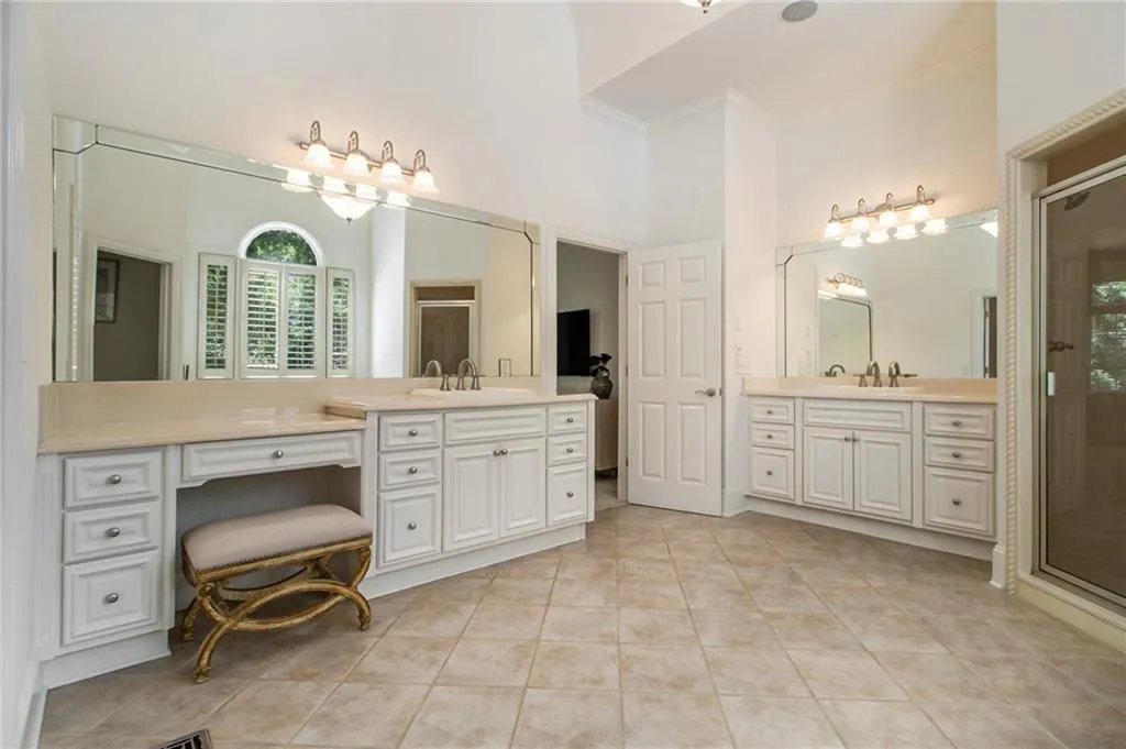 185 Windsor Cove, Atlanta, Georgia 30328, 4 Bedrooms Bedrooms, ,4 BathroomsBathrooms,Residential,For Sale,185 Windsor Cove,7648351
