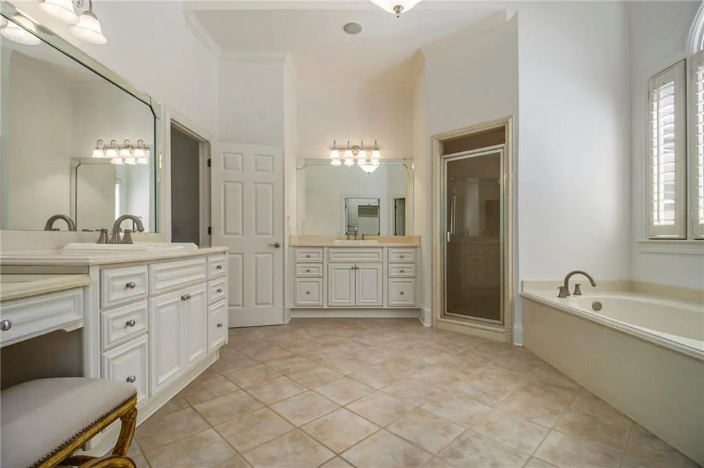 185 Windsor Cove, Atlanta, Georgia 30328, 4 Bedrooms Bedrooms, ,4 BathroomsBathrooms,Residential,For Sale,185 Windsor Cove,7648351
