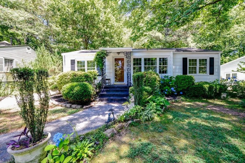 1049 Briar Vista Terrace Ne, Atlanta, Georgia 30324, 4 Bedrooms Bedrooms, ,2 BathroomsBathrooms,Residential,Sold,1049 Briar Vista Terrace Ne,5704045