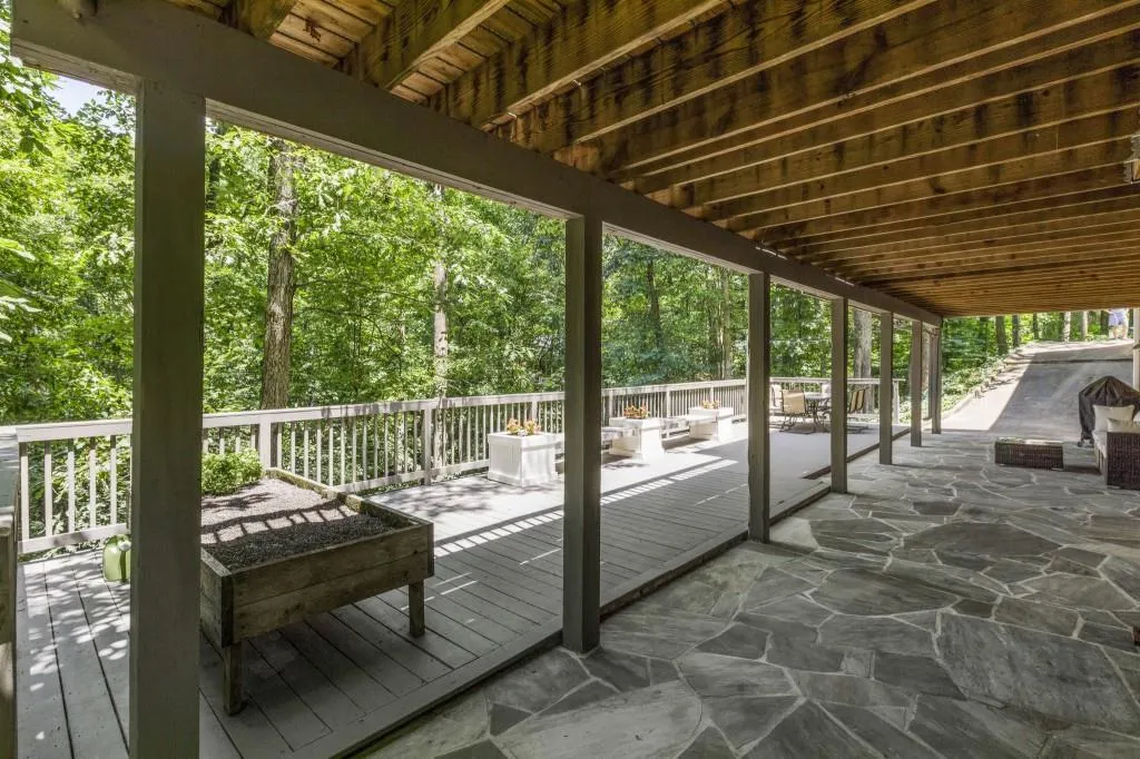 8875 Buckhorn, Sandy Springs, Georgia 30350, 4 Bedrooms Bedrooms, ,4 BathroomsBathrooms,Residential,Sold,8875 Buckhorn,6749037