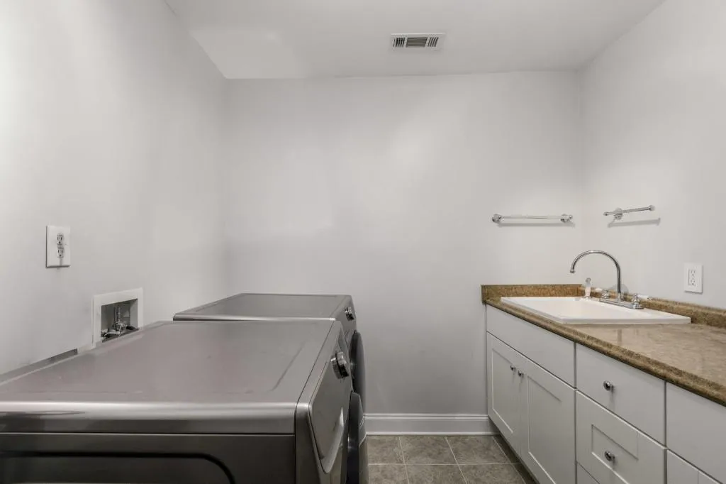 8875 Buckhorn, Sandy Springs, Georgia 30350, 4 Bedrooms Bedrooms, ,4 BathroomsBathrooms,Residential,Sold,8875 Buckhorn,6749037