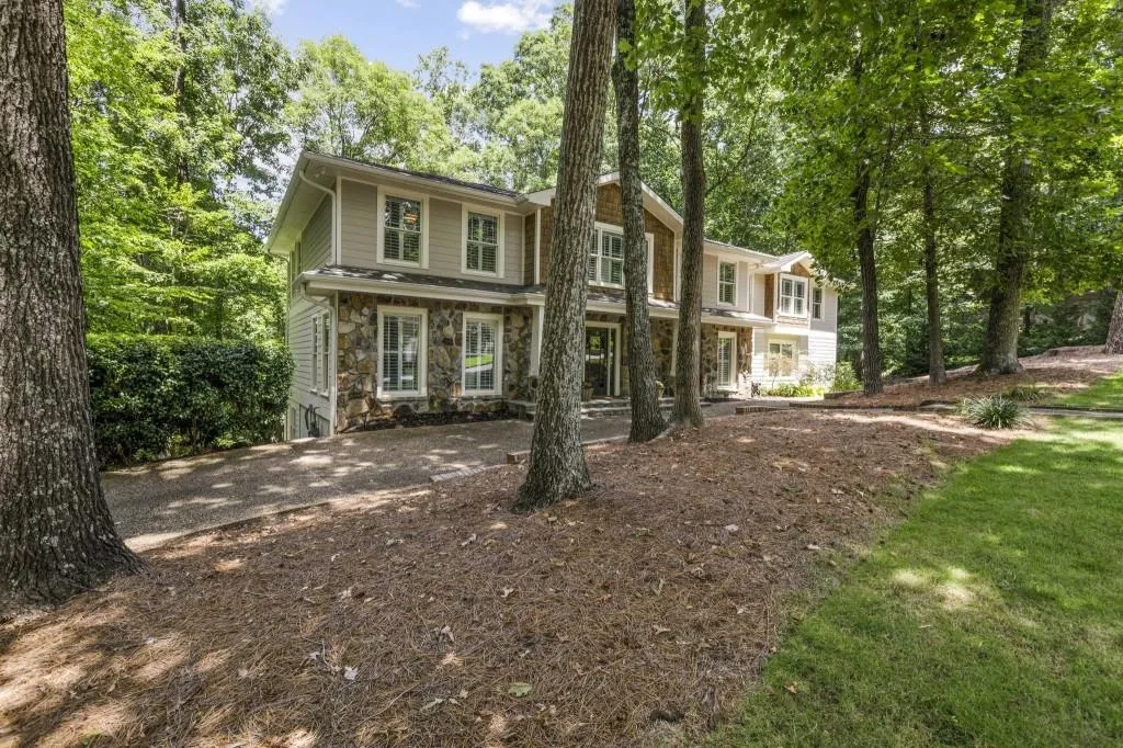 8875 Buckhorn, Sandy Springs, Georgia 30350, 4 Bedrooms Bedrooms, ,4 BathroomsBathrooms,Residential,Sold,8875 Buckhorn,6749037