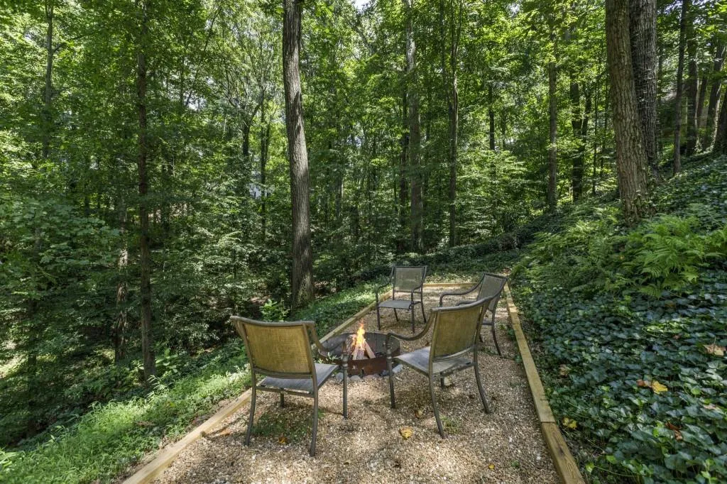 8875 Buckhorn, Sandy Springs, Georgia 30350, 4 Bedrooms Bedrooms, ,4 BathroomsBathrooms,Residential,Sold,8875 Buckhorn,6749037