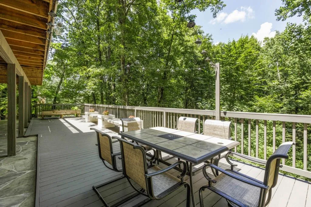 8875 Buckhorn, Sandy Springs, Georgia 30350, 4 Bedrooms Bedrooms, ,4 BathroomsBathrooms,Residential,Sold,8875 Buckhorn,6749037