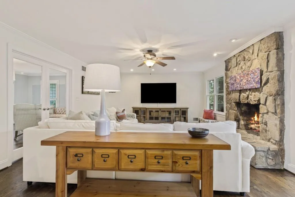 8875 Buckhorn, Sandy Springs, Georgia 30350, 4 Bedrooms Bedrooms, ,4 BathroomsBathrooms,Residential,Sold,8875 Buckhorn,6749037