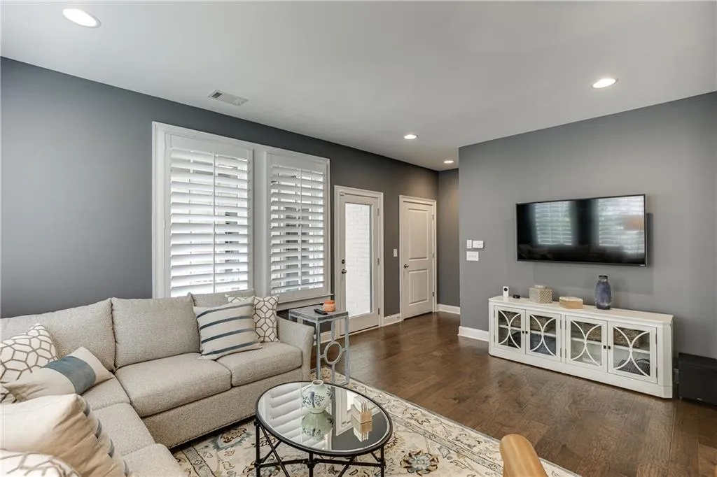 6516 Aria Village Dr., Sandy Springs, Georgia 30328, 3 Bedrooms Bedrooms, ,3 BathroomsBathrooms,Residential,Sold,6516 Aria Village Dr.,6928050