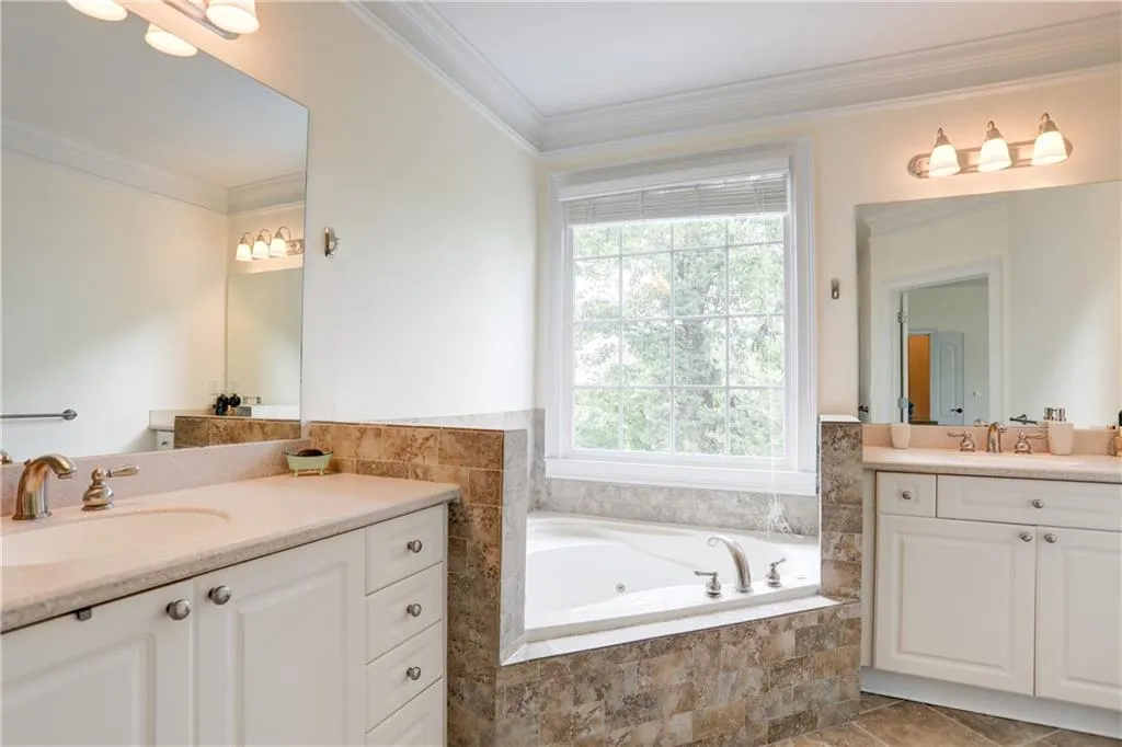 993 Pearl Point, Sandy Springs, Georgia 30328, 3 Bedrooms Bedrooms, ,3 BathroomsBathrooms,Residential,Sold,993 Pearl Point,6549157