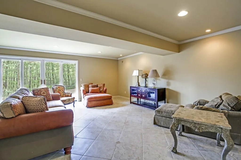 225 Grogans Lake Pointe, Sandy Springs, Georgia 30350, 6 Bedrooms Bedrooms, ,5 BathroomsBathrooms,Residential,Sold,225 Grogans Lake Pointe,5986895