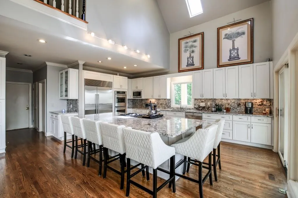 225 Grogans Lake Pointe, Sandy Springs, Georgia 30350, 6 Bedrooms Bedrooms, ,5 BathroomsBathrooms,Residential,Sold,225 Grogans Lake Pointe,5986895