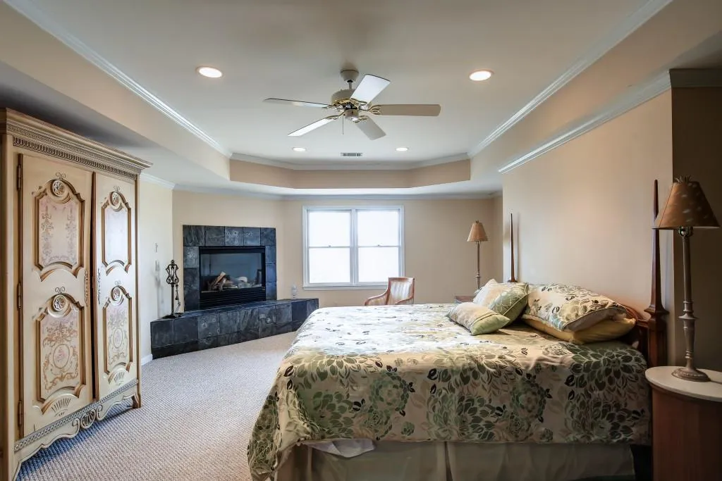 225 Grogans Lake Pointe, Sandy Springs, Georgia 30350, 6 Bedrooms Bedrooms, ,5 BathroomsBathrooms,Residential,Sold,225 Grogans Lake Pointe,5986895
