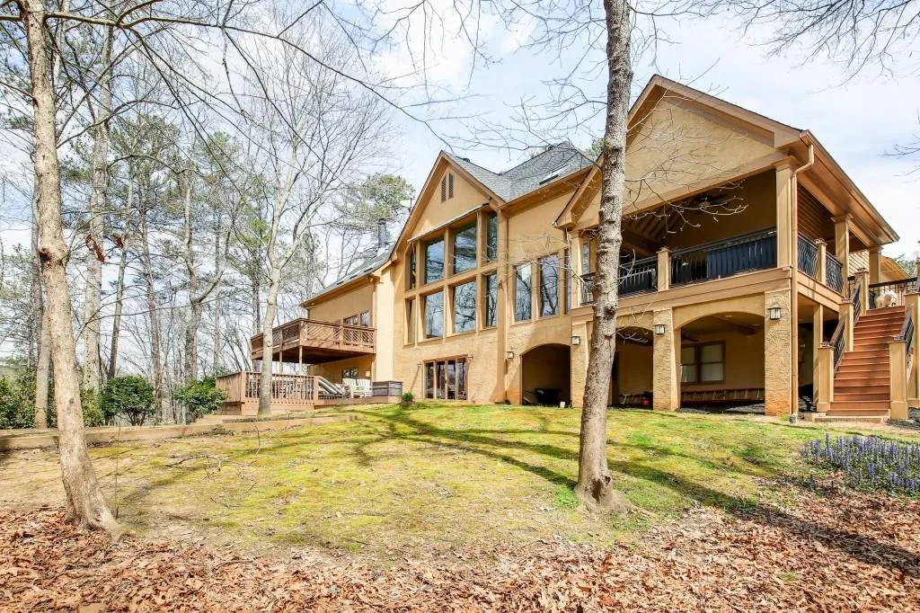 225 Grogans Lake Pointe, Sandy Springs, Georgia 30350, 6 Bedrooms Bedrooms, ,5 BathroomsBathrooms,Residential,Sold,225 Grogans Lake Pointe,5986895