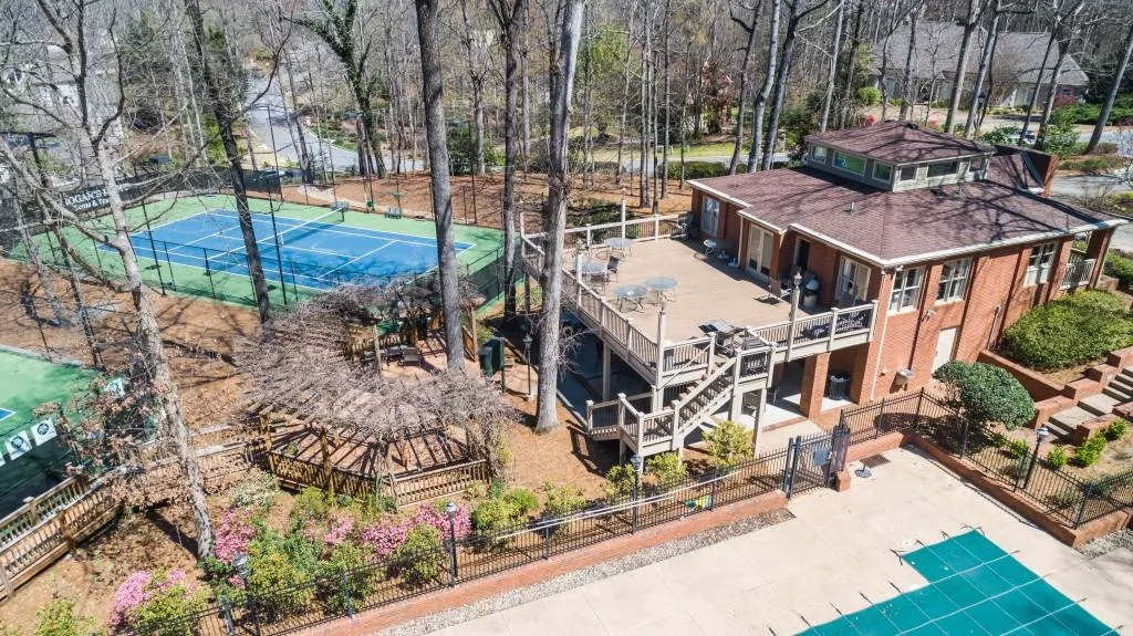225 Grogans Lake Pointe, Sandy Springs, Georgia 30350, 6 Bedrooms Bedrooms, ,5 BathroomsBathrooms,Residential,Sold,225 Grogans Lake Pointe,5986895