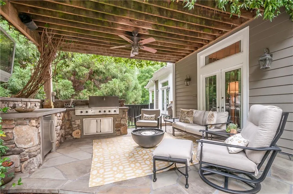 210 Lachaize Circle Nw, Atlanta, Georgia 30327, 7 Bedrooms Bedrooms, ,6 BathroomsBathrooms,Residential,Sold,210 Lachaize Circle Nw,5708198