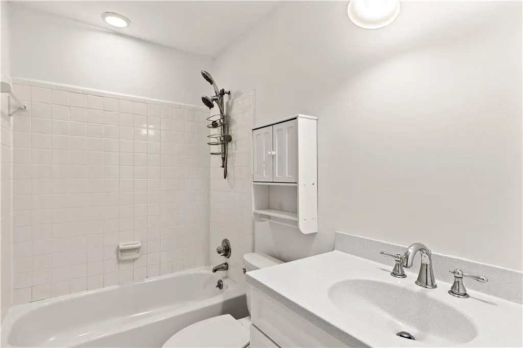 246 The South Chace Ne, Sandy Springs, Georgia 30328, 3 Bedrooms Bedrooms, ,2 BathroomsBathrooms,Residential,Sold,246 The South Chace Ne,6874911
