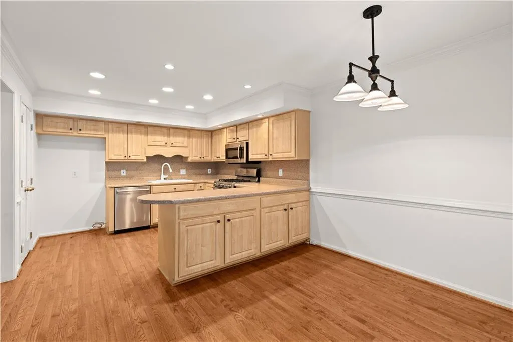 246 The South Chace Ne, Sandy Springs, Georgia 30328, 3 Bedrooms Bedrooms, ,2 BathroomsBathrooms,Residential,Sold,246 The South Chace Ne,6874911