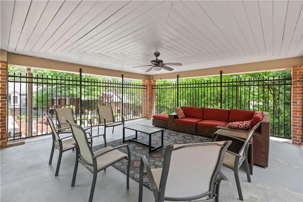 246 The South Chace Ne, Sandy Springs, Georgia 30328, 3 Bedrooms Bedrooms, ,2 BathroomsBathrooms,Residential,Sold,246 The South Chace Ne,6874911