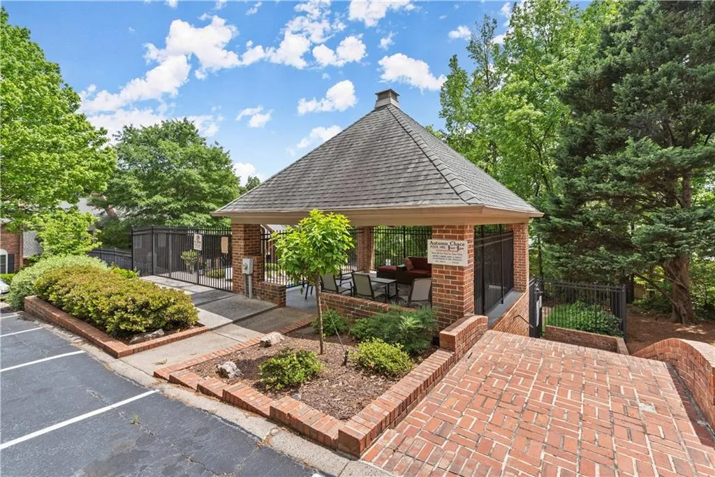246 The South Chace Ne, Sandy Springs, Georgia 30328, 3 Bedrooms Bedrooms, ,2 BathroomsBathrooms,Residential,Sold,246 The South Chace Ne,6874911