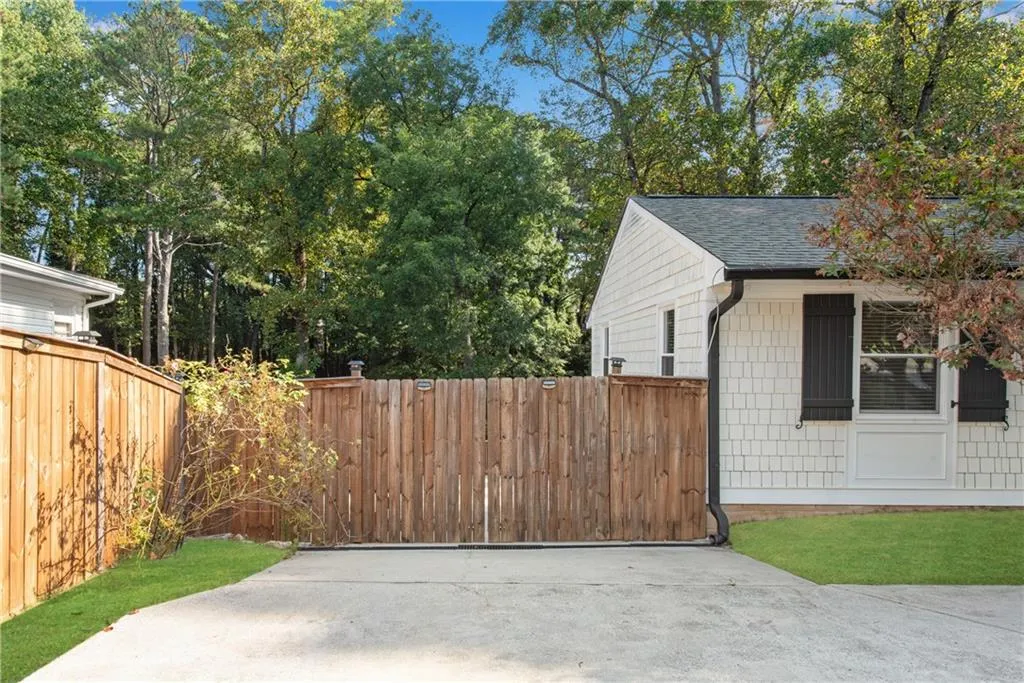 2735 Skyland Drive Ne, Atlanta, Georgia 30319, 3 Bedrooms Bedrooms, ,2 BathroomsBathrooms,Residential,For Sale,2735 Skyland Drive Ne,7649328
