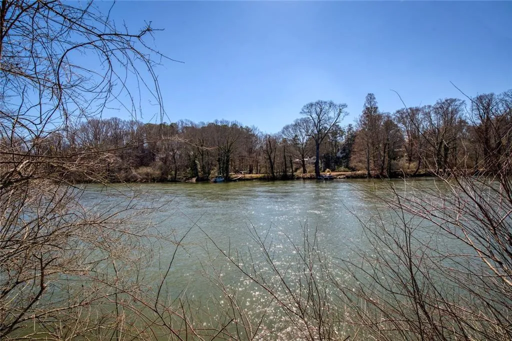 Minutes to the Chattahoochee River Recreation Cent