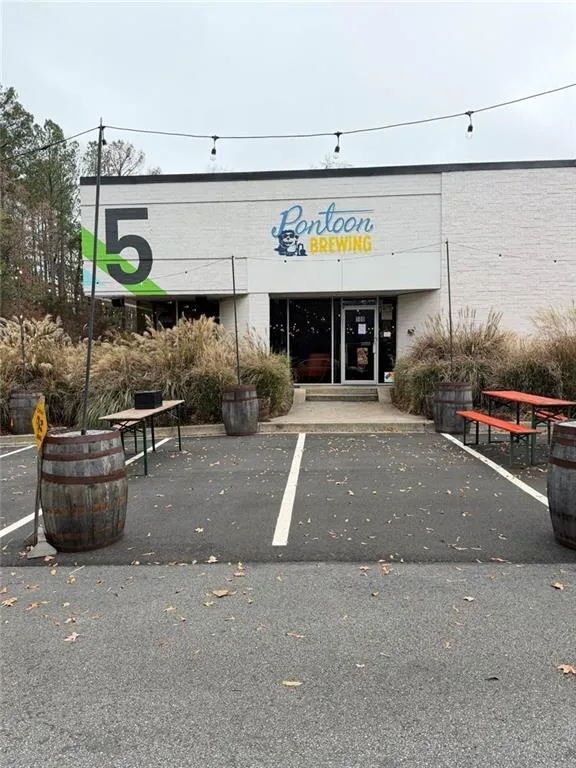 Close to fun restaurants and shopping
