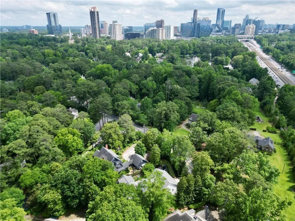 Bird's eye view of city skyline